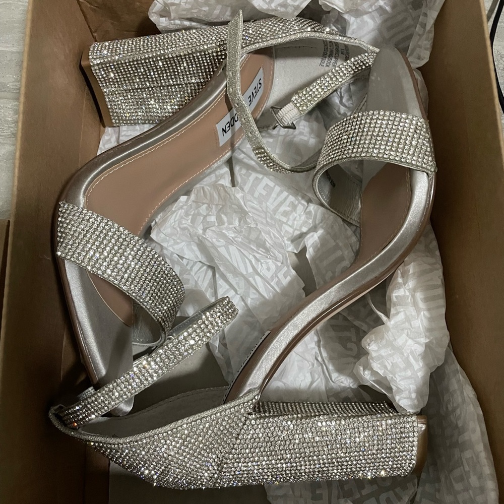 Steve Carrson Crystal never worn 8.5
